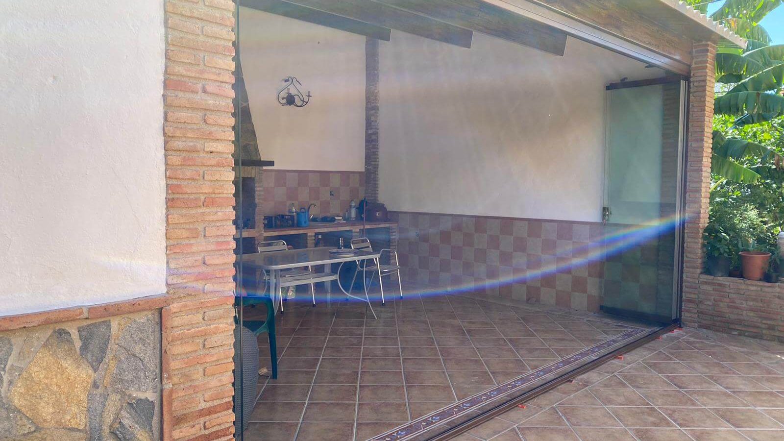 Cortina de Cristal con Imitación de Madera